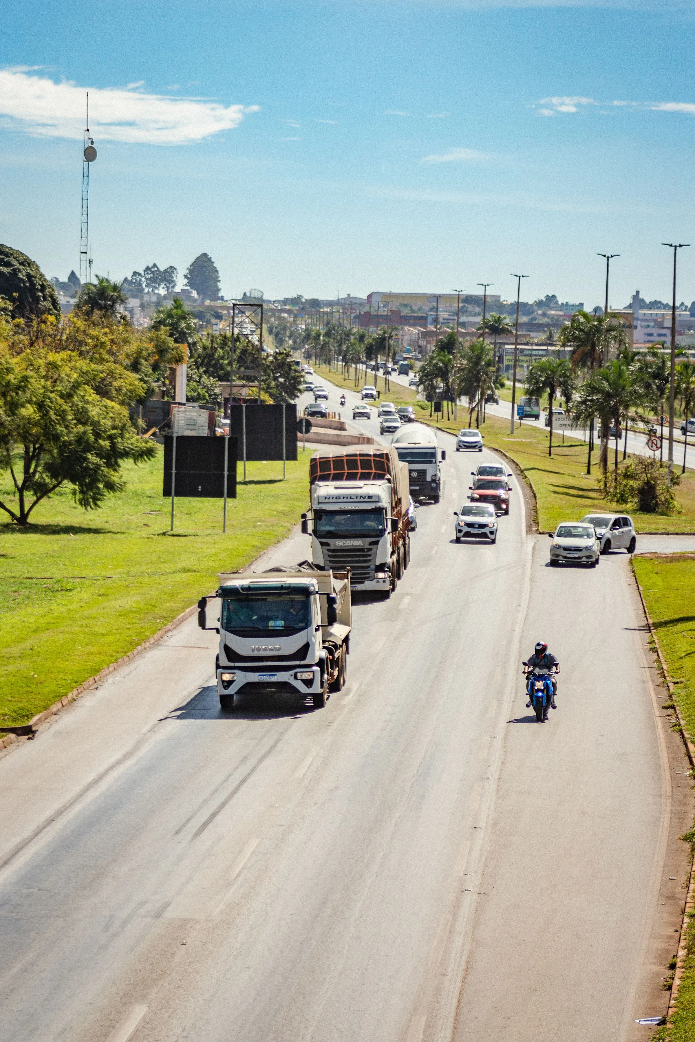 Tráfego em rodovia em Valparaíso de Goiás